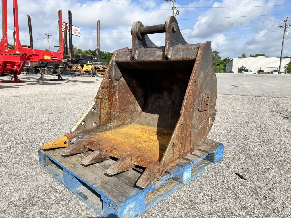 36 inch Werk Brau excavator bucket with 65 mm pins for sale