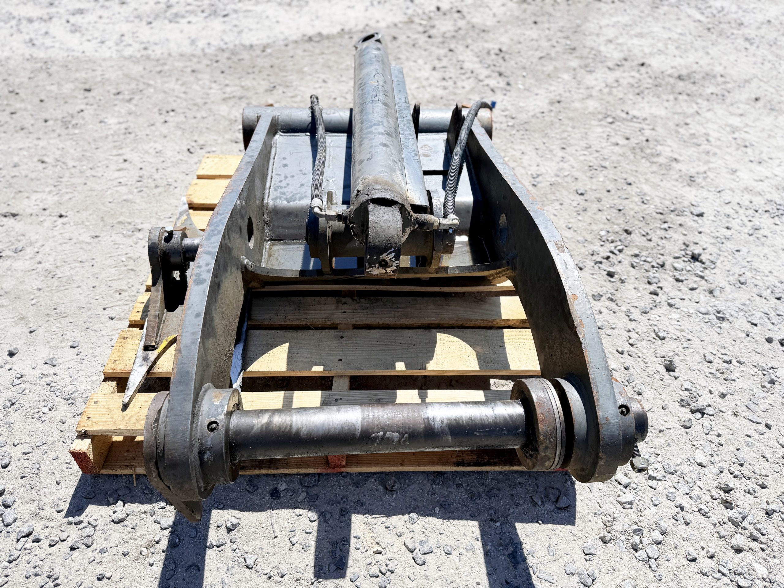 Used heavy-duty TAG Manufacturing 64-inch hydraulic main-pin excavator thumb, featuring 80mm pin bores, 20-inch ear width, and serrated dual tines for 20-ton class machines.