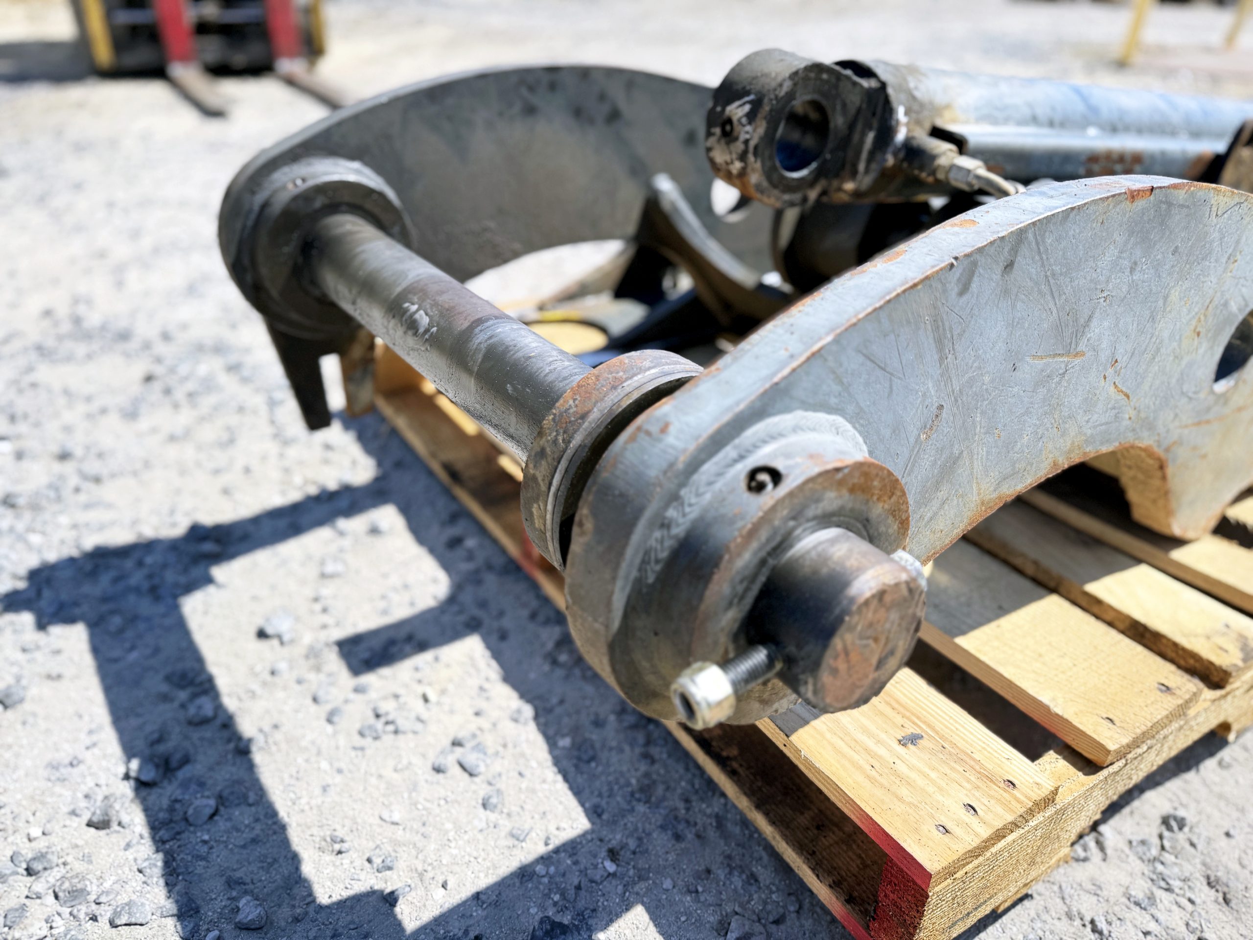 Used heavy-duty TAG Manufacturing 64-inch hydraulic main-pin excavator thumb, featuring 80mm pin bores, 20-inch ear width, and serrated dual tines for 20-ton class machines.