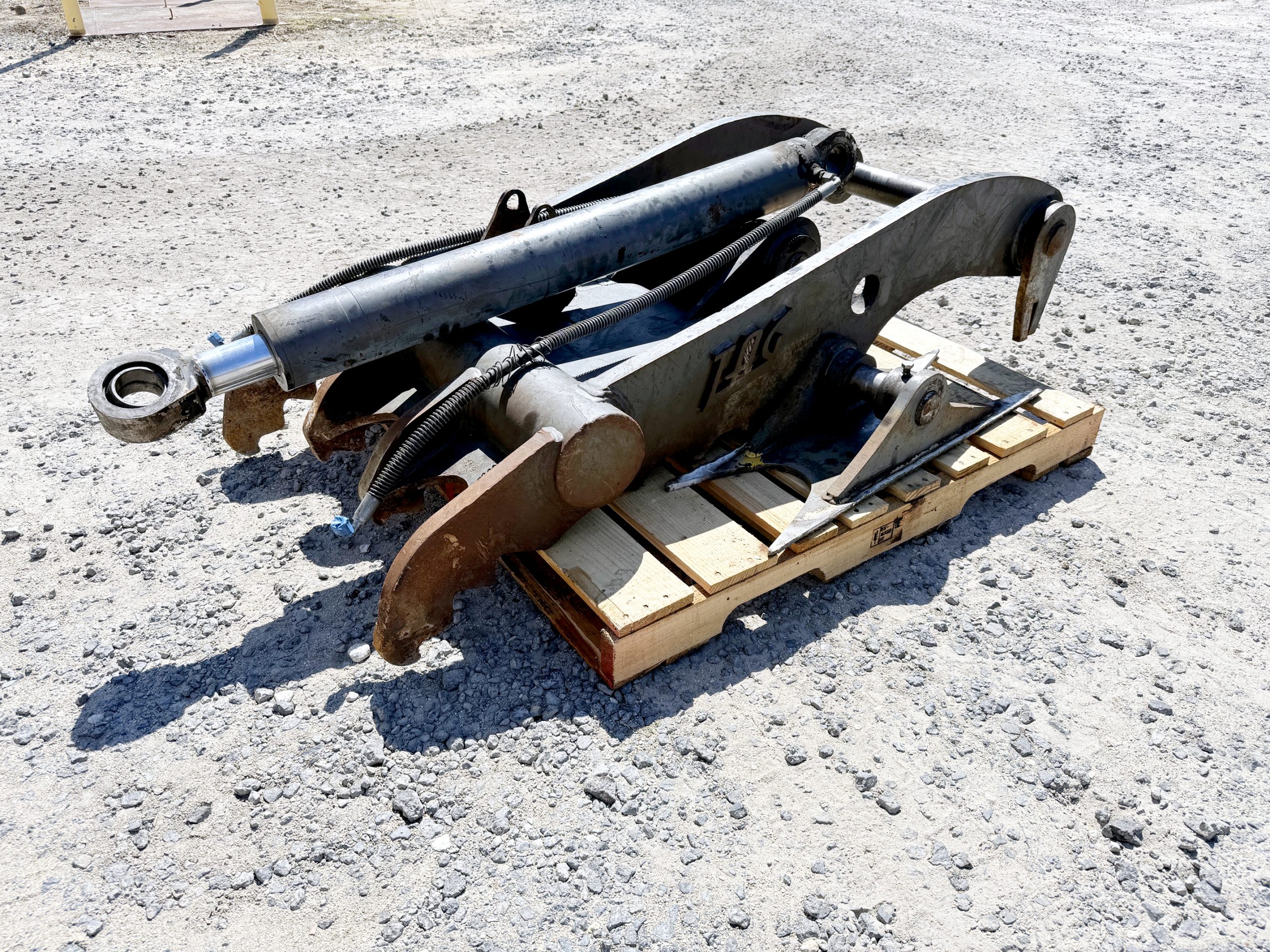 Used heavy-duty TAG Manufacturing 64-inch hydraulic main-pin excavator thumb, featuring 80mm pin bores, 20-inch ear width, and serrated dual tines for 20-ton class machines.