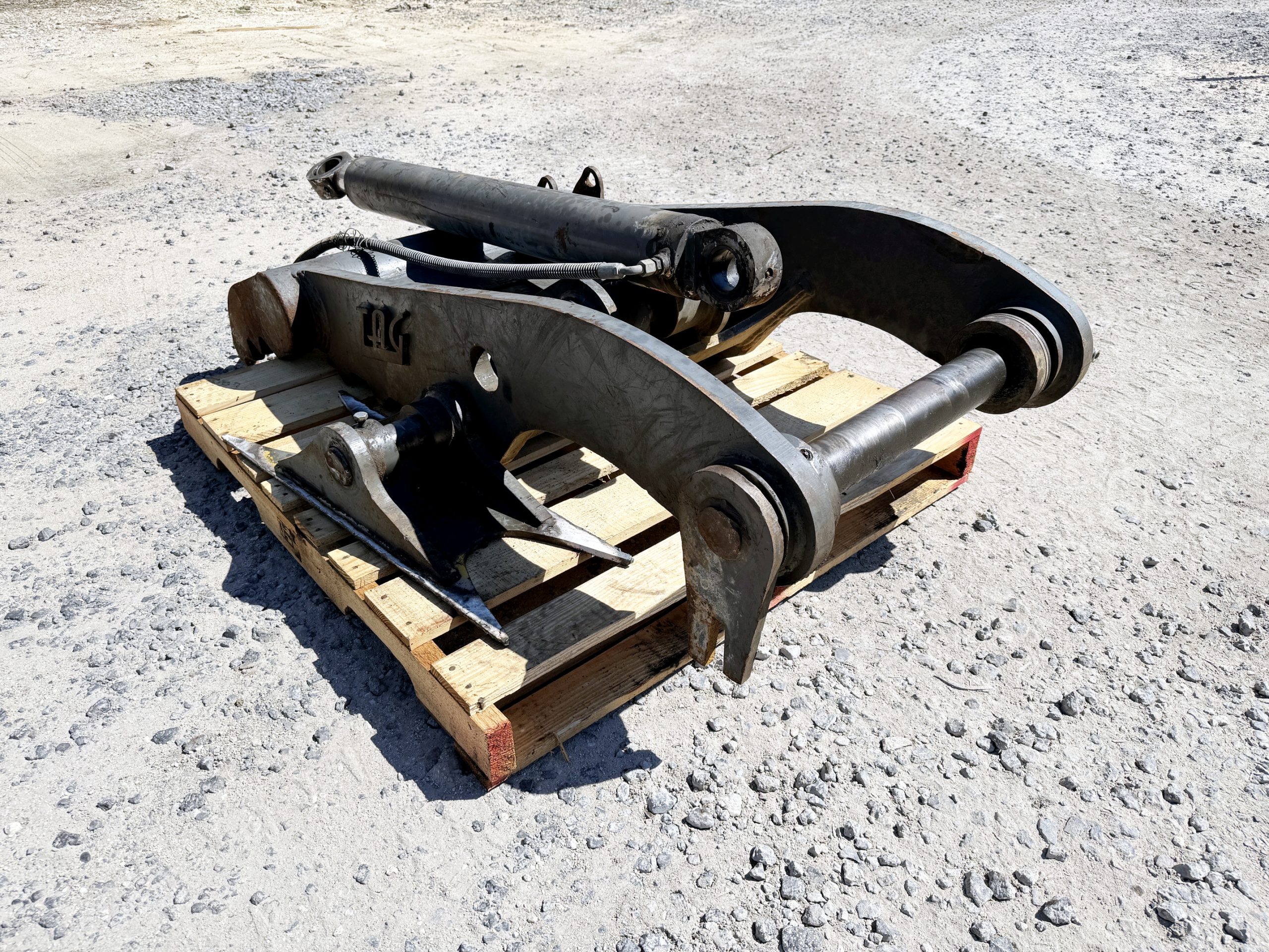 Used heavy-duty TAG Manufacturing 64-inch hydraulic main-pin excavator thumb, featuring 80mm pin bores, 20-inch ear width, and serrated dual tines for 20-ton class machines.