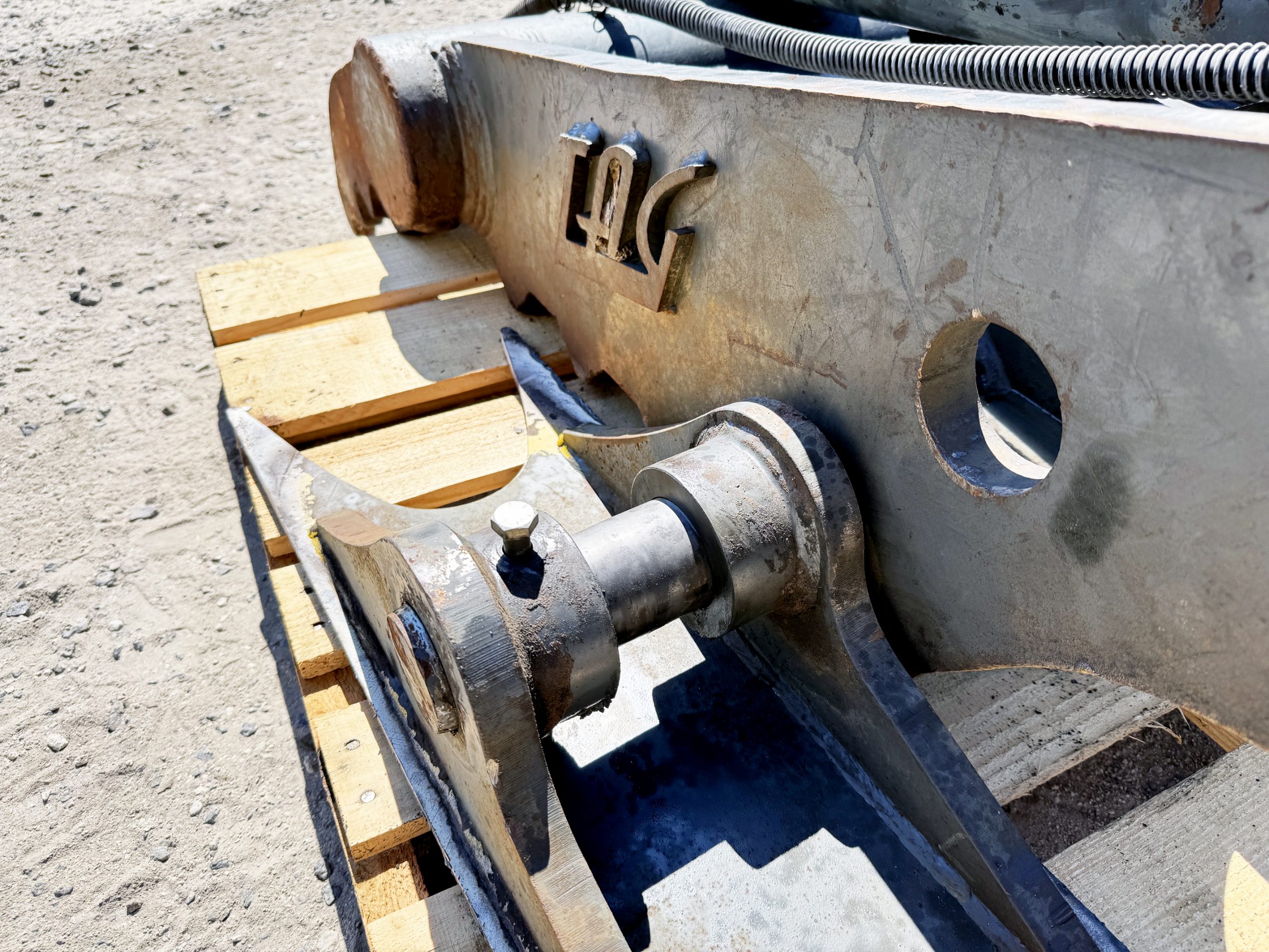 Used heavy-duty TAG Manufacturing 64-inch hydraulic main-pin excavator thumb, featuring 80mm pin bores, 20-inch ear width, and serrated dual tines for 20-ton class machines.
